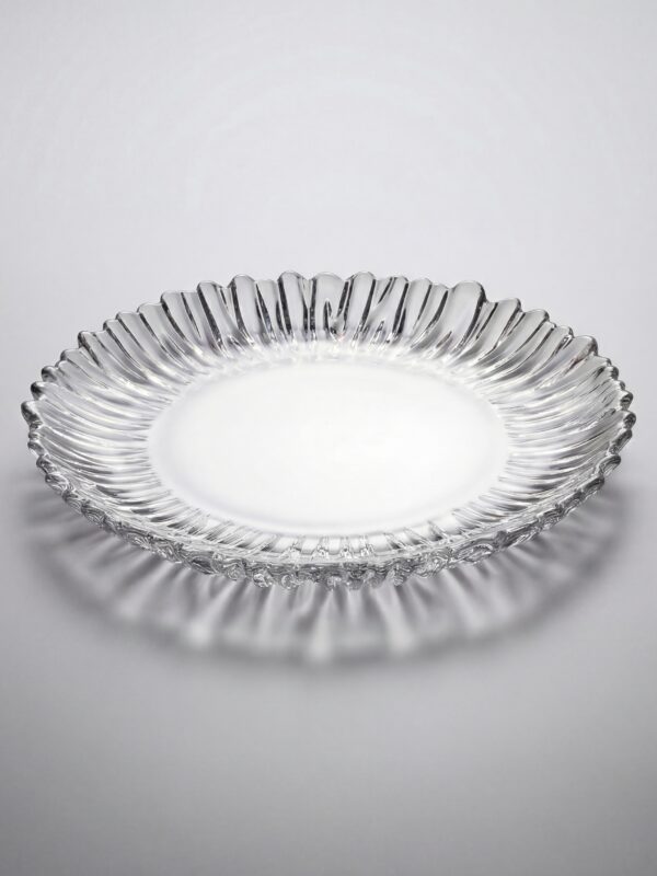 Suport floral pe platou din sticlă pentru decor masă nuntă – aranjamente florale evenimente Fir de Rai Brașov